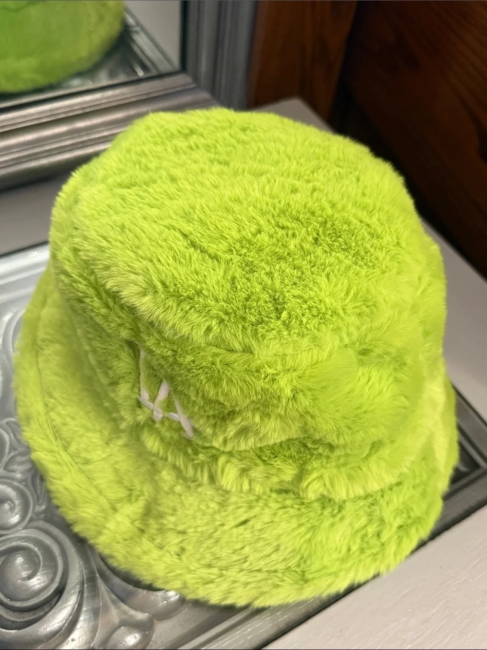 LA Embroidered Faux Fur Lime Green Bucket Hat Fuzzy - Picture 6 of 8